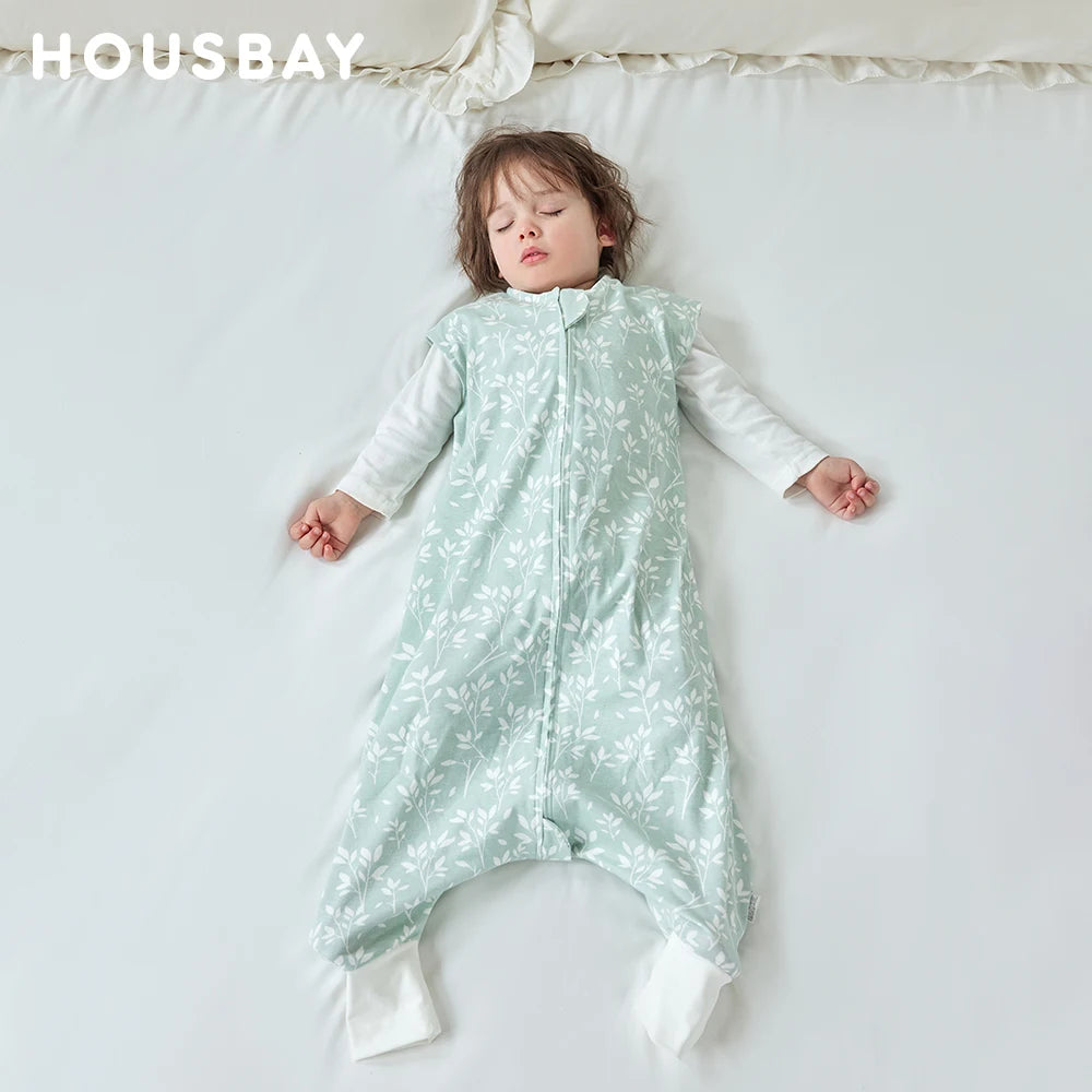 Gigoteuse été 1–6 ans – Coton 100%, légère et respirante
Conçue pour accompagner les nuits d'été de vos enfants, cette gigoteuse-jumpsuit légère combine confort, sécurité et liberté de mouvement. Avec son tis