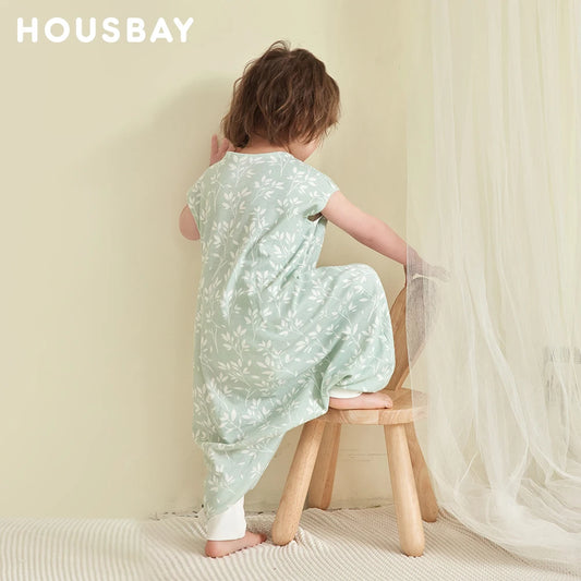 Gigoteuse été 1–6 ans – Coton 100%, légère et respirante
Conçue pour accompagner les nuits d'été de vos enfants, cette gigoteuse-jumpsuit légère combine confort, sécurité et liberté de mouvement. Avec son tis